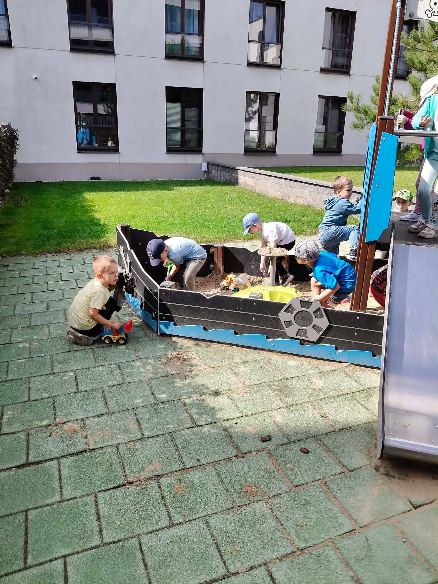 Jeżyki i Liski na przyrodniczej wyprawie nad Wisłę
