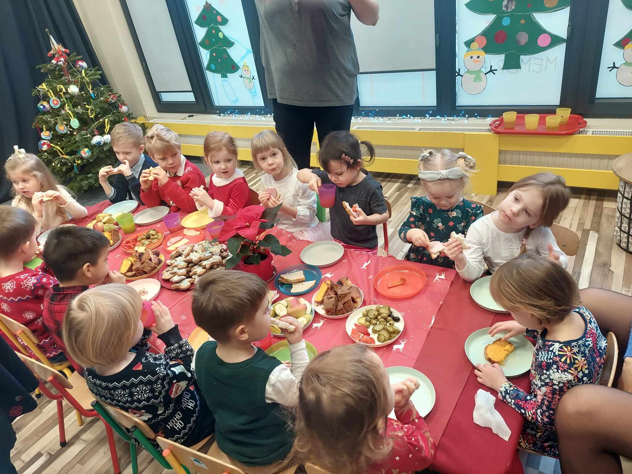 Świąteczne spotkanie w przedszkolu Świąteczne spotkanie w przedszkolu