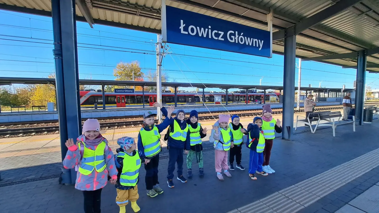 Zajączki na stacji Łowicz Główny